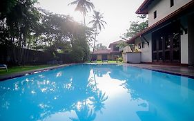 Airport Villa